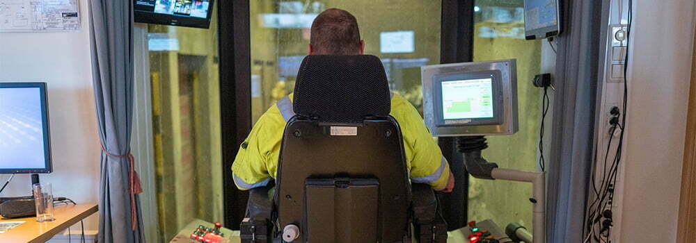 Mann som styrer energigjenvinning