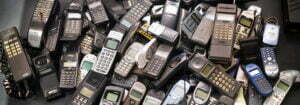 Bilde av mangle gamle mobiltelefoner