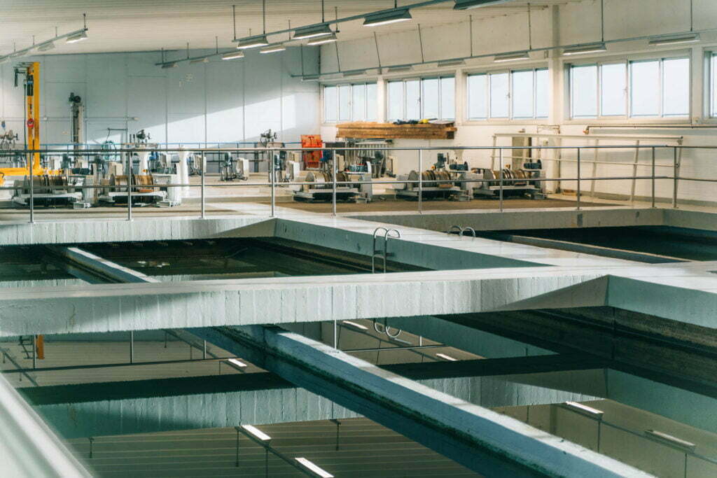 Bilde av et rom med mange basseng