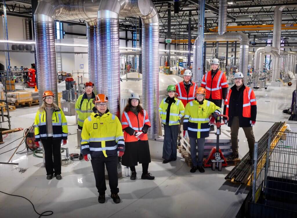 Styret i FREVAR i synlighet- og vernetøy, inne i FREVAR fasiliteter.